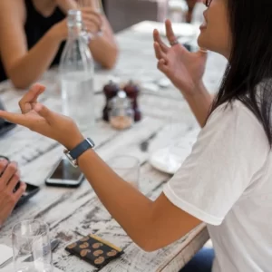 開運、運気アップ、会話する女性